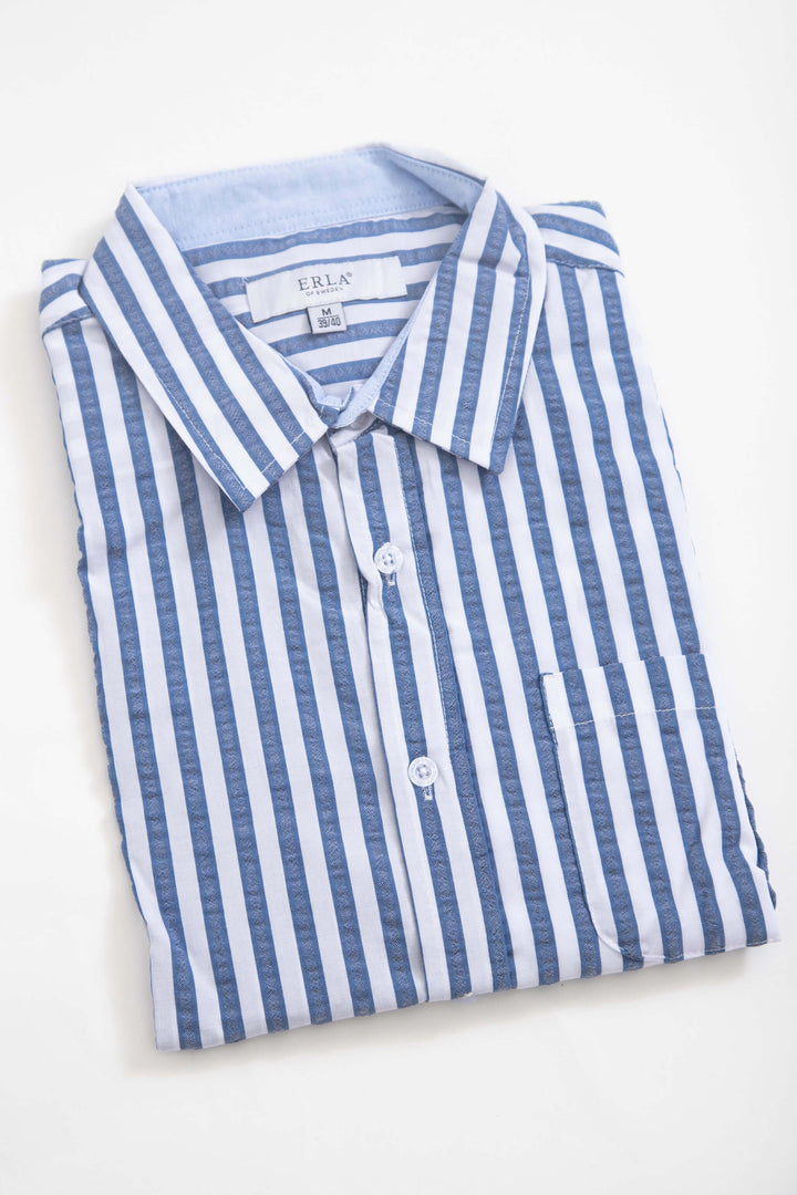 Chemise courte à rayures bleues en seersucker
