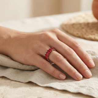 Bague en or avec inlay en rubis