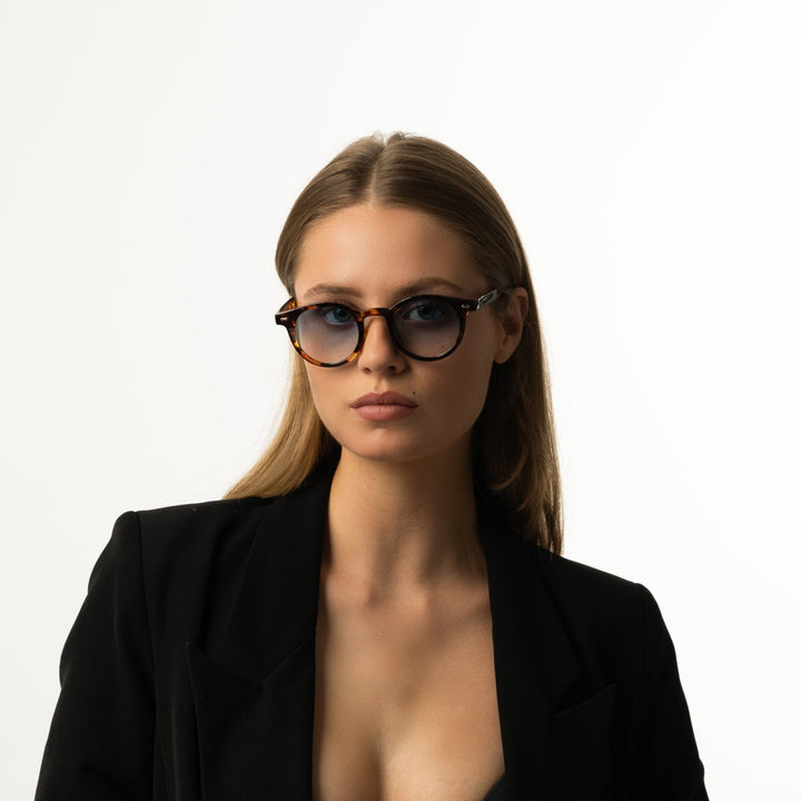 Saint | Lucente™