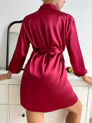 VALERIA – Ensemble Satin avec Kimono & Chemise de Nuit en Dentelle ✨